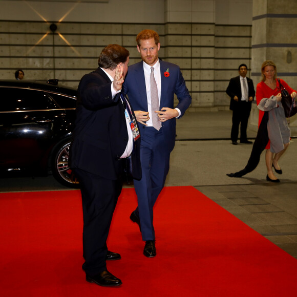 Le prince Harry, duc de Sussex, arrive pour assister à la finale de la Coupe du monde de rugby entre l'Angleterre et l'Afrique du Sud, au stade international de Yokohama au Japon, le 2 novembre 2019.