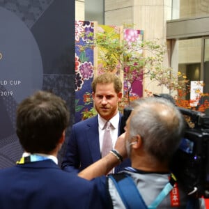 Le prince Harry, duc de Sussex, arrive pour assister à la finale de la Coupe du monde de rugby entre l'Angleterre et l'Afrique du Sud, au stade international de Yokohama au Japon, le 2 novembre 2019.