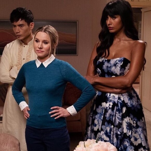 Jameela Jamil au côté de Kristen Bell et Manny Jacinto dans la série "The Good Place". Instagram. Le 17 octobre 2019.