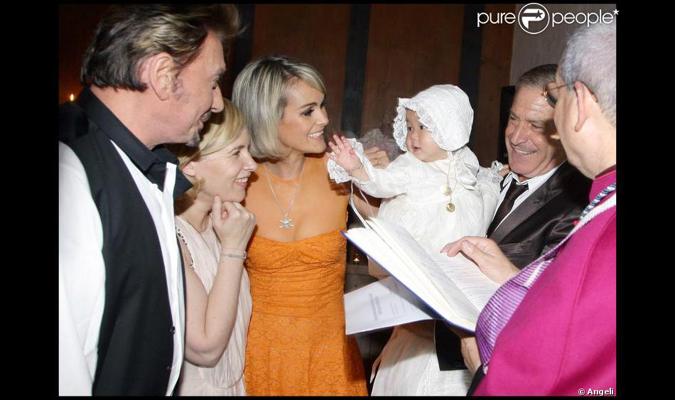 Johnny Laeticia Hallyday Et Joy Au Cours Du Bapteme De Cette Derniere A Gstaad En Suisse Le 5 Juillet 2009 Ici Avec Helene Darroze Et Jean Claude Darmon Purepeople