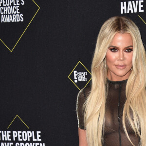 Khloé Kardashian assiste aux E! People's Choice Awards 2019 au Barker Hangar. Santa Monica, le 10 novembre 2019.