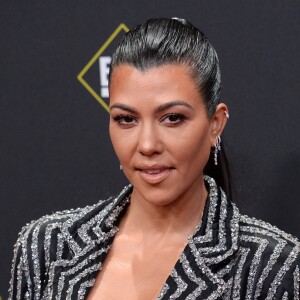 Kourtney Kardashian assiste aux E! People's Choice Awards 2019 au Barker Hangar. Santa Monica, le 10 novembre 2019.