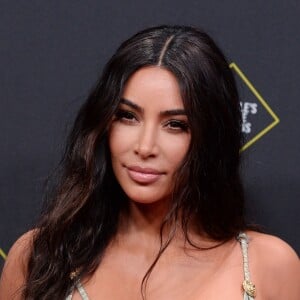 Kim Kardashian assiste aux E! People's Choice Awards 2019 au Barker Hangar. Santa Monica, le 10 novembre 2019.