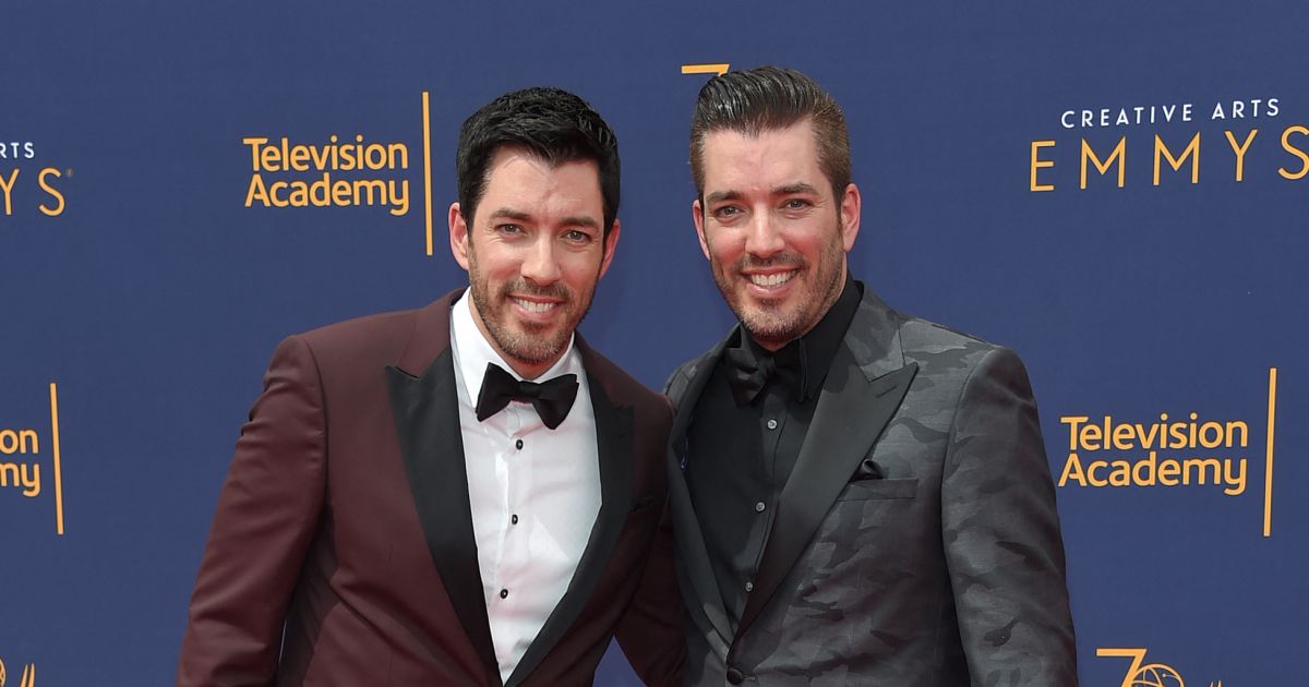 Drew Et Jonathan Scott Sont-ils Mariés Drew Scott et Jonathan Scott arrivent aux 70e Primetine Creative Arts