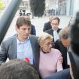 Isabelle Balkany sort du tribunal de Paris, soutenue par son fils Alexandre, après le verdict du procès des époux Balkany pour fraude fiscale le 13 septembre 2019.