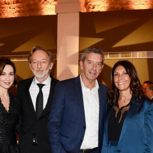 Exclusif - Frédéric Mitterand, Eric de Rothschild, Elsa Zylberstein, Henry Fischer, Michel Cymes et sa femme Nathalie, David de Rothschild et Karene Fredj (Directrice Générale de la Fondation Casip-Cojasor) - Gala annuel du "Casip-Cojasor" à l'Hôtel Salomon de Rothschild à Paris, le 12 novembre 2019. © Erez Lichtfeld/Bestimage