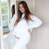 Charlotte Pirroni, compagne du footballeur Florian Thauvin, annonce être enceinte de 6 mois sur Instagram le 13 novembre 2019.