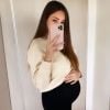 Charlotte Pirroni, enceinte de son premier enfant, affiche son ventre rond sur Instagram le 13 novembre 2019.