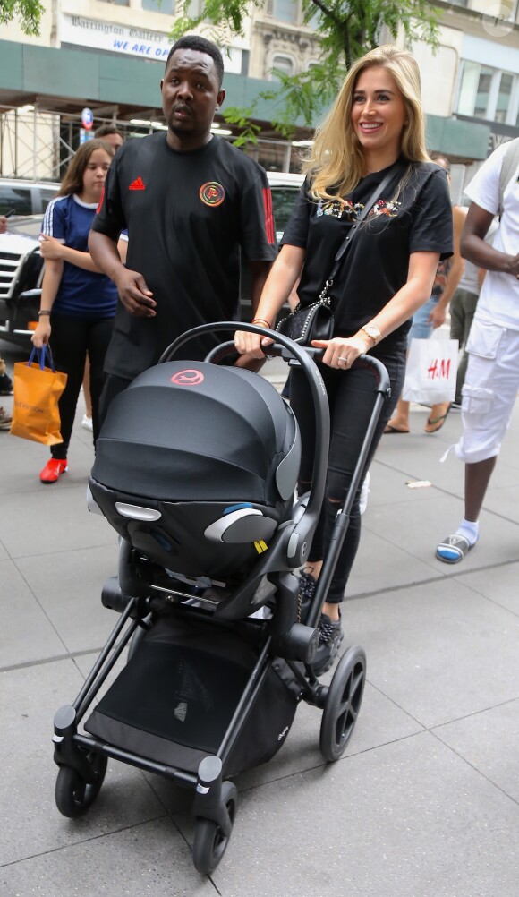 Exclusif - Maria Salaues la compagne de Paul Pogba et leur fils sur la 5ème Avenue à New York, le 2 juillet 2019.