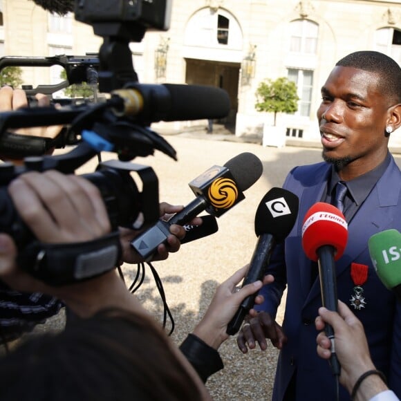 Paul Pogba - Les membres de l'équipe de France de football quittent le palais de l'Elysée après la remise de la légion d'honneur par le président de la République à Paris, France, le 4 juin 2019. © Stephen Caillet/Panoramic/Bestimage