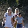 Laeticia Hallyday avec ses filles Jade et Joy et sa maman Françoise Thibaut à Los Angeles le 17 novembre 2019.