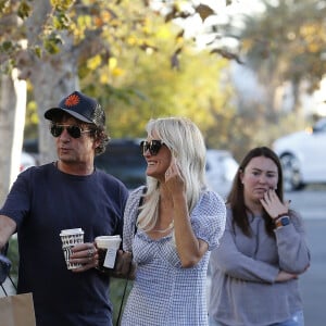 Laeticia Hallyday avec son ami Pierre Rambaldi à Los Angeles le 17 novembre 2019.