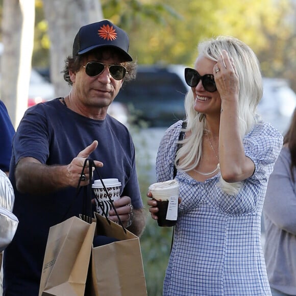 Laeticia Hallyday avec son ami Pierre Rambaldi à Los Angeles le 17 novembre 2019.