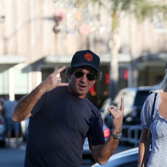 Laeticia Hallyday avec son ami Pierre Rambaldi à Los Angeles le 17 novembre 2019.