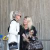 Laeticia Hallyday arrive en famille avec ses filles et sa mère Françoise Thibaut à l'aéroport Roissy CDG le 19 novembre 2019.