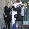 Laeticia Hallyday arrive en famille avec ses filles, sa mère Françoise Thibaut, son petit frère Grégory Boudou à l'aéroport Roissy CDG le 19 novembre 2019.