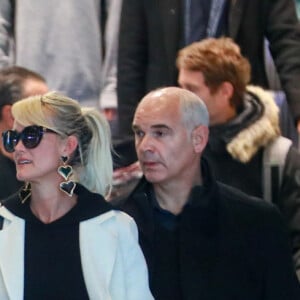 Laeticia Hallyday, sa fille Joy, Jimmy Reffas - Laeticia Hallyday arrive en famille avec ses filles et sa mère à l'aéroport Roissy CDG le 19 novembre 2019.