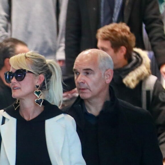 Laeticia Hallyday, sa fille Joy, Jimmy Reffas - Laeticia Hallyday arrive en famille avec ses filles et sa mère à l'aéroport Roissy CDG le 19 novembre 2019.