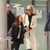 Jimmy Reffas, Laeticia Hallyday et sa fille Joy - Laeticia Hallyday arrive en famille avec ses filles et sa mère à l'aéroport Roissy CDG le 19 novembre 2019.