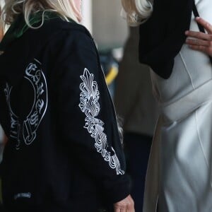 Laeticia Hallyday, Grégory Boudou, le frère de Laeticia - Laeticia Hallyday arrive en famille avec ses filles et sa mère à l'aéroport Roissy CDG le 19 novembre 2019.