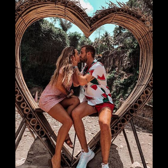 Julien Bert et Hilona officialisent leur couple sur Instagram, le 20 novembre 2019.