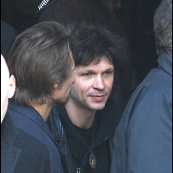 BERTRAND CANTAT - OBSEQUES DE ALAIN BASHUNG EN L' EGLISE SAINT GERMAIN DES PRES 20/03/2009 - PARIS
