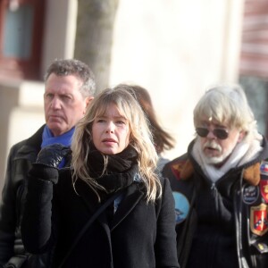 Le chanteur Renaud et son ex-femme Romane Serda - Obsèques de Thierry Séchan frère du chanteur Renaud) au cimetière du Montparnasse à Paris le 16 janvier 2019. Après une cérémonie au temple protestant Port Royal, la famille de T. Séchan s'est retrouvée dans un immeuble avant de se rendre au cimetière du Montparnasse.