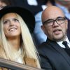 Pascal Obispo et sa femme Julie Hantson - People au match de football PSG-Toulouse au parc des princes le 7 novembre 2015. Victoire du PSG 5 à 0.