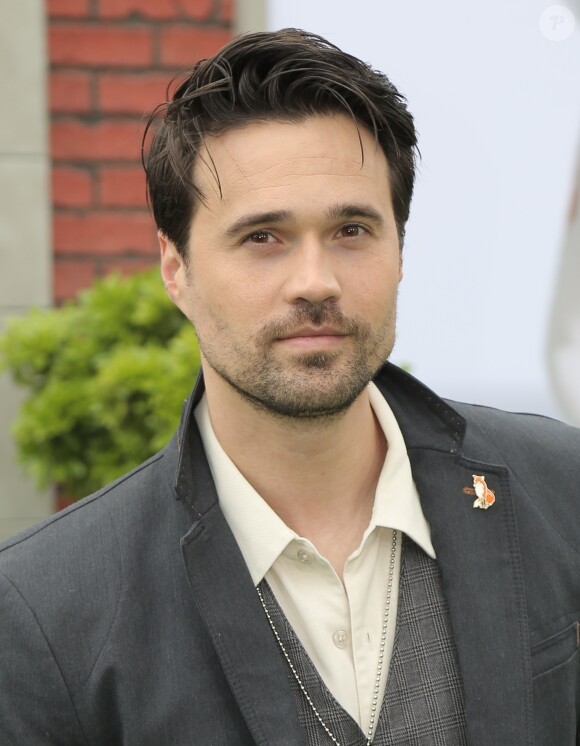 Brett Dalton à l'avant-première du film "Comme des bêtes 2" ("The Secret Life of Pets 2") au Regency Village Theatre à Westwood, Los Angeles, le 2 juin 2019.