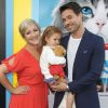 Brett Dalton, sa femme Melissa Trn et leur fille Sylvia lors de la première du film "Nines Lives" au cinéma Chinese à Los Angeles, le 1er août 2016.