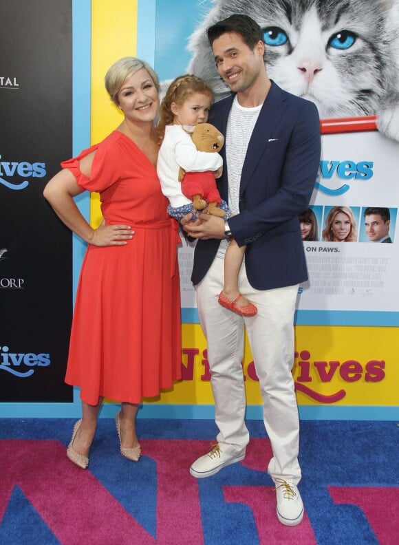 Brett Dalton, sa femme Melissa Trn et leur fille Sylvia lors de la première du film "Nines Lives" au cinéma Chinese à Los Angeles, le 1er août 2016.