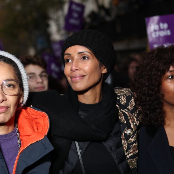 Amanda Hezberg et Sonia Rolland lors de la marche contre les violences sexistes et sexuelles (marche organisée par le collectif NousToutes) de place de l'Opéra jusqu'à la place de la Nation à Paris le 23 Novembre 2019 © Cyril Moreau / Bestimage