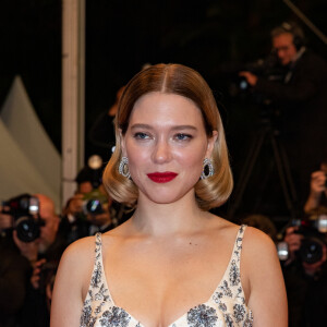 Léa Seydoux - Descente des marches du film "Roubaix, une lumière (Oh Mercy!)" lors du 72ème Festival International du Film de Cannes. Le 22 mai 2019 © Borde / Bestimage