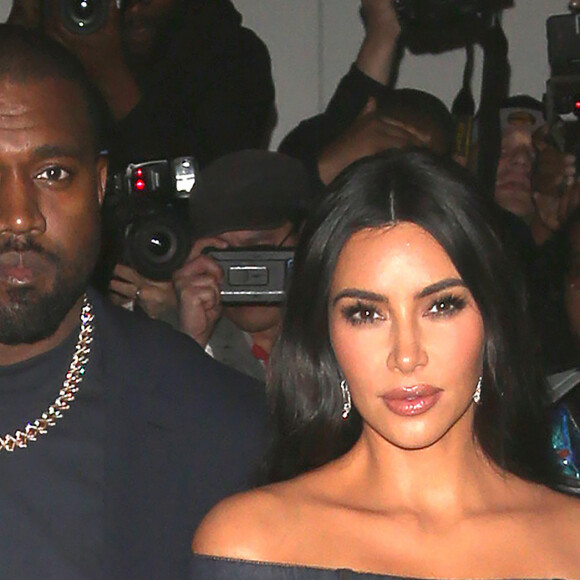 Kim Kardashian et son mari Kanye West arrivent très amoureux à la soirée WSJ Innovators Awards au musée d'Art Moderne à New York, le 6 novembre 2019