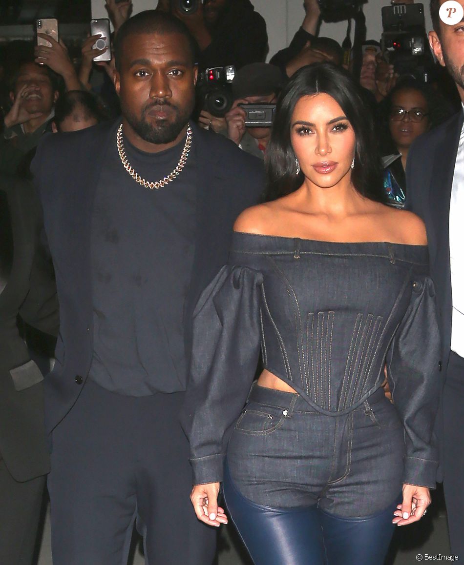 Kim Kardashian et son mari Kanye West arrivent très amoureux à la