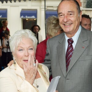 Line Renaud et Jacques Chirac - Inauguration de la place Loulou Gaste dans le 17e arrondissement de Paris le 30 juin 2005.