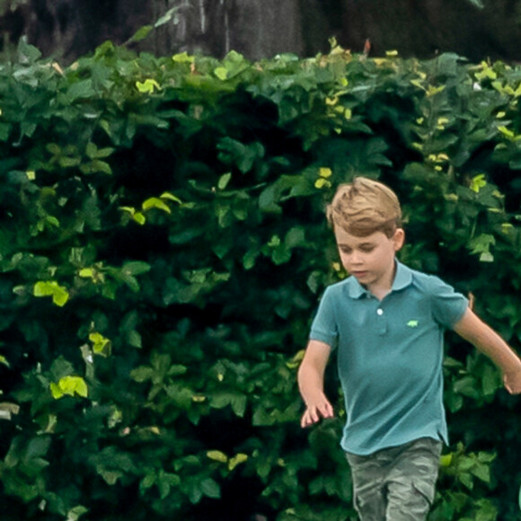 Le prince George de Cambridge et son frère le prince Louis de Cambridge lors d'un match de polo de bienfaisance King Power Royal Charity Polo Day à Wokinghan, comté de Berkshire, Royaume Uni, le 10 juillet 2019.