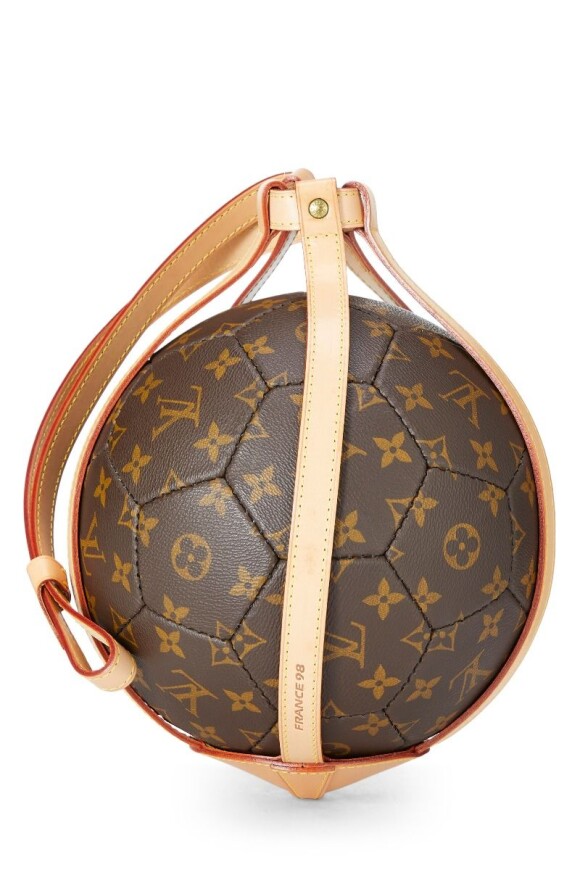 Le même ballon de collection Louis Vuitton de Rihanna, actuellement en vente au prix de 2698 euros sur le site www.whatgoesaroundnyc.com.
