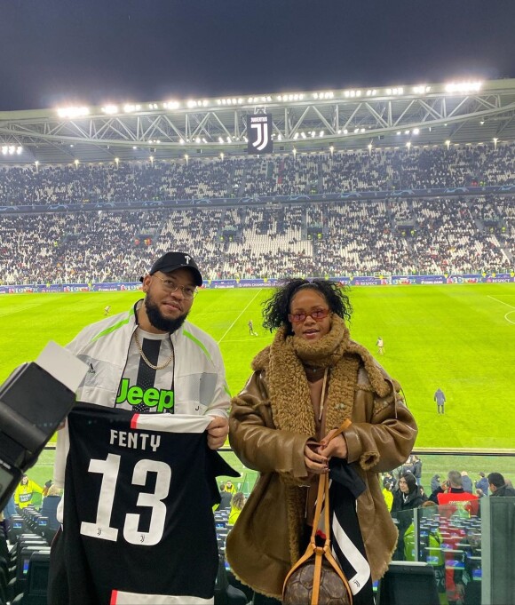 Rihanna et son frère Rorrey en tribunes du match de la Juventus contre l'Atletico Madrid, à Turin, le 26 novembre 2019.