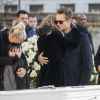 Laeticia Hallyday, ses filles Jade et Joy, Laura Smet et David Hallyday devant le cercueil de Johnny Hallyday - Arrivées des personnalités en l'église de La Madeleine pour les obsèques de Johnny Hallyday à Paris. Le 9 décembre 2017