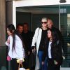 Laeticia Hallyday, ses filles Jade et Joy, Jimmy Refas - Laeticia Hallyday arrive en famille avec ses filles et sa mère à l'aéroport Roissy CDG le 19 novembre 2019.