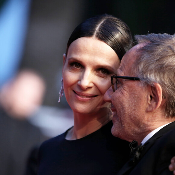 Juliette Binoche et Fabrice Luchini - Descente des marches du film "Ma Loute" lors du 69ème Festival International du Film de Cannes. Le 13 mai 2016. © Dominique Jacovides - Cyril Moreau/Bestimage