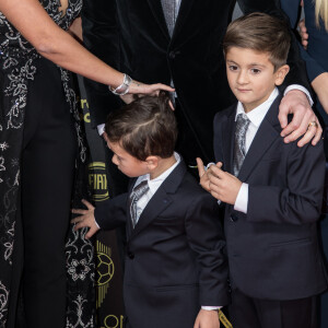 Lionel Messi avec sa femme Antonalla Roccuzzo et leurs fils, Thiago et Mateo - Cérémonie du Ballon d'Or 2019 à Paris le 2 décembre 2019. © Jeremy Melloul/Bestimage