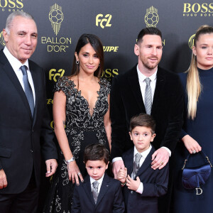 Lionel Messi avec sa femme Antonalla Roccuzzo et leurs fils, Thiago et Mateo - Cérémonie du Ballon d'Or 2019 à Paris le 2 décembre 2019. © JB Autissier/Panoramic/Bestimage