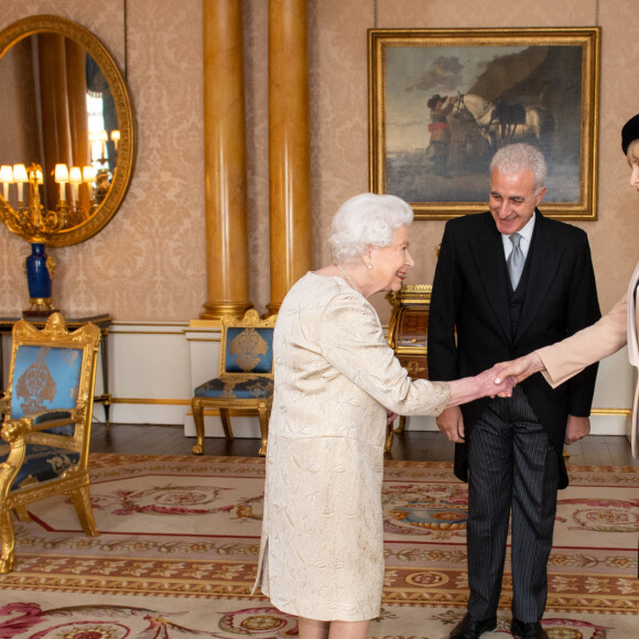 La reine Elisabeth II d'Angleterre en audience avec Cyprus Andreas Kakouris et sa femme Kareen Farrell au palais de Buckingham à Londres. Le 3 décembre 2019