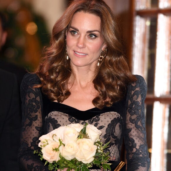 Le prince William, duc de Cambridge, et Robbie Williams - Le prince William, duc de Cambridge, et Kate Middleton, duchesse de Cambridge, arrivent à la soirée caritative "The Royal Variety Performance" à Londres, le 18 novembre 2019.