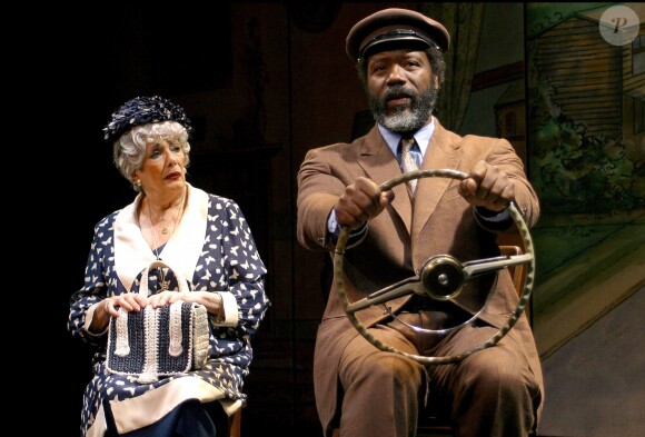  Micheline Dax et Jean-Michel Martial dans la pièce "Miss Daisy et son chauffeur, au théâtre St-Georges.