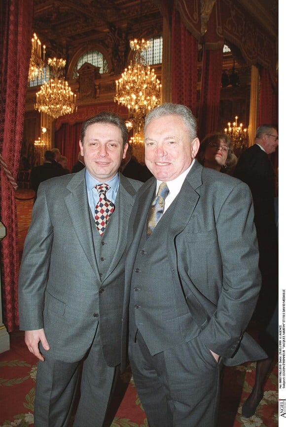 Jacques Martin décoré de la Légion d'honneur et son fils David. Le 29 mars 1999.