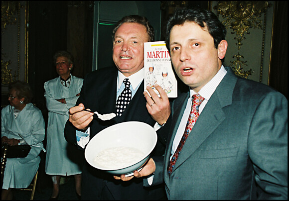 Archives - Jacques Martin et son fils David signent "Le petit Martin de la bonne cuisine" au Musée Grévin. Le 9 novembre 1995.