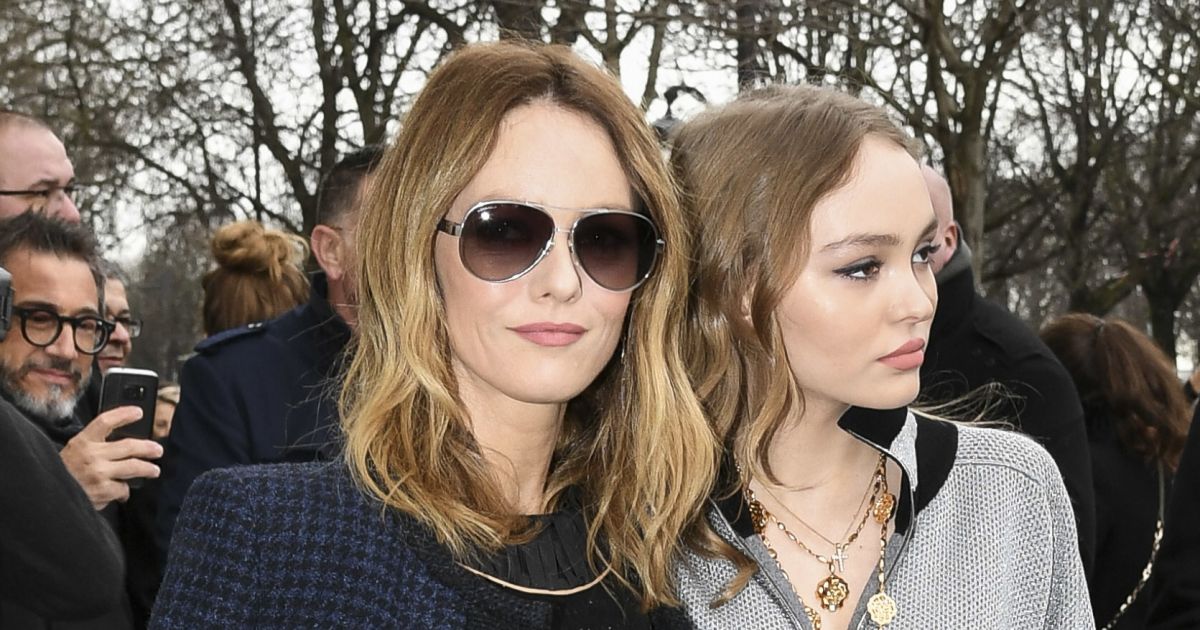 Vanessa Paradis Et Sa Fille Lily Rose Depp Arrivées Au Défilé De Mode Prêt à Porter Automne